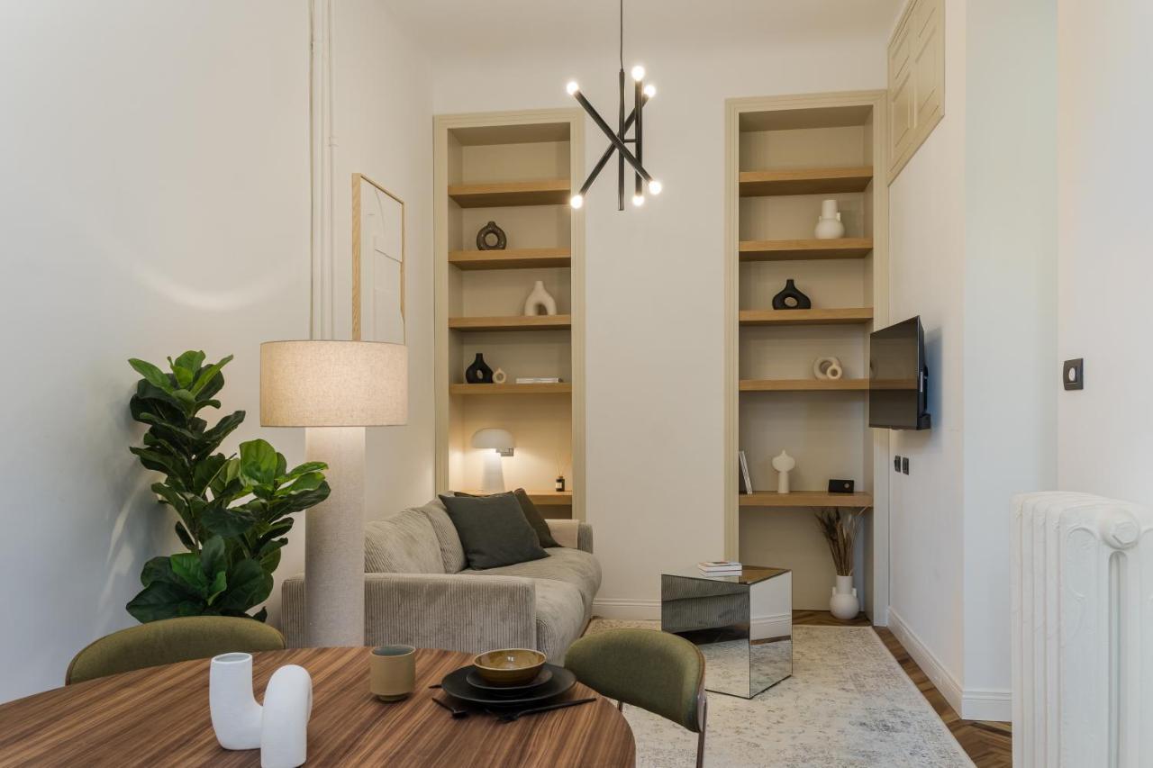 Casa Unica Milano - Elegant Apartment With Balcony - Centrale 1 Exterior foto
