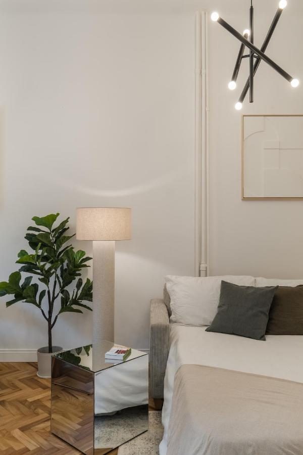 Casa Unica Milano - Elegant Apartment With Balcony - Centrale 1 Exterior foto